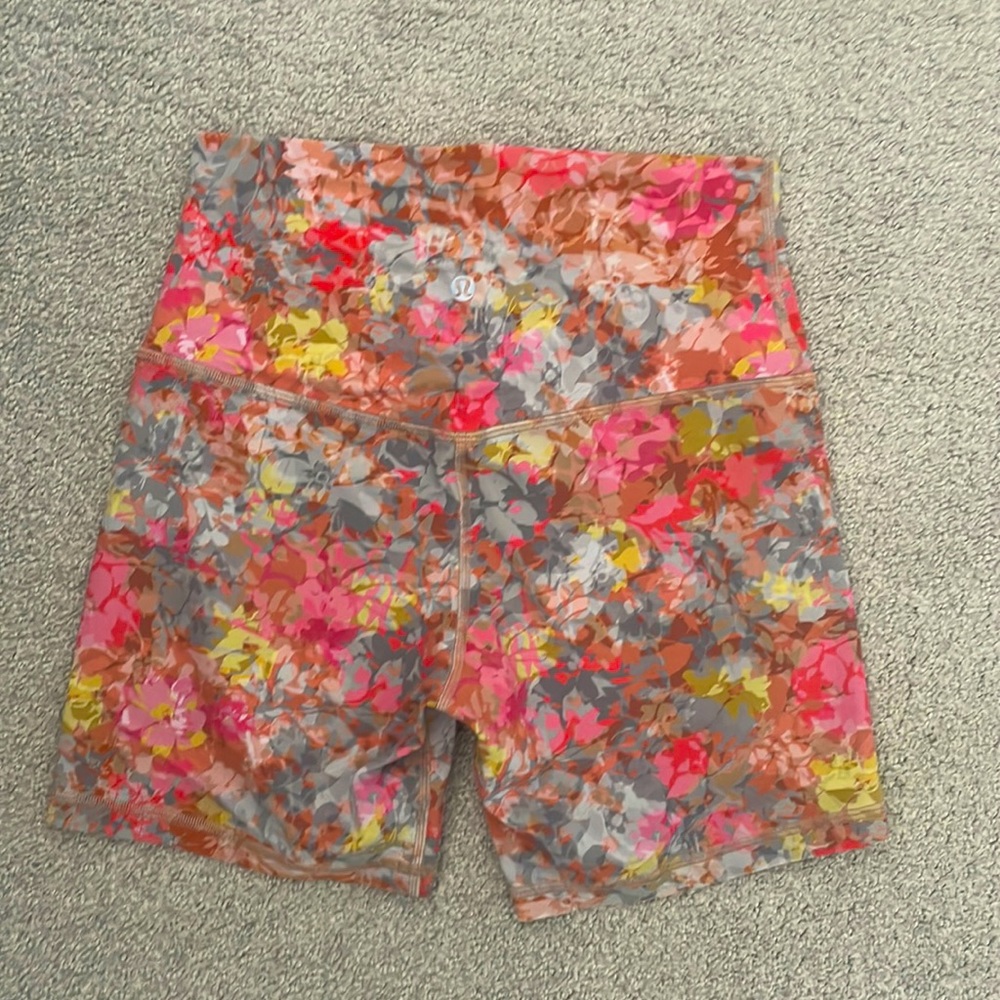 Floral, Lululemon align shorts 6”